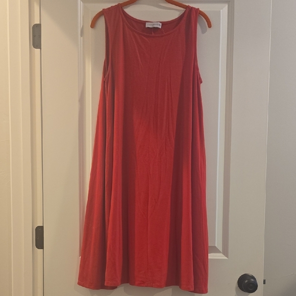 Chic Red Sleeveless Midi Dress - Picture 1 of 1
